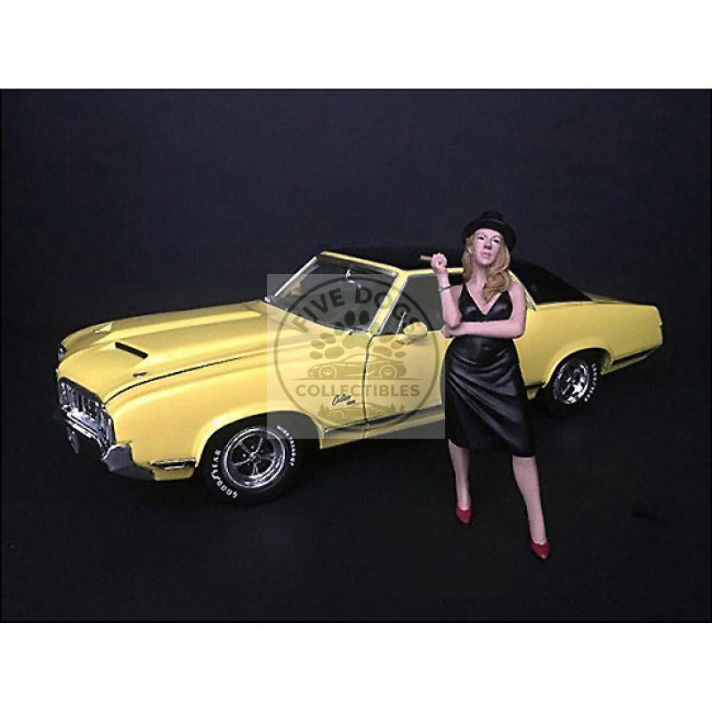 "hanging out ii" patricia figurine for 1/18 scale models by american diorama