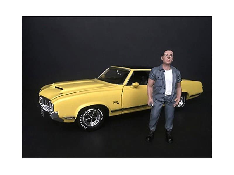 "hanging out ii" beto figurine for 1/18 scale models by american diorama "hanging out ii" beto figurine for 1/18 scale models by american diorama