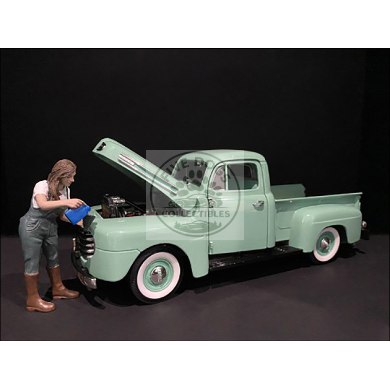car girl in tee kylie figurine for 1/18 scale models by american diorama