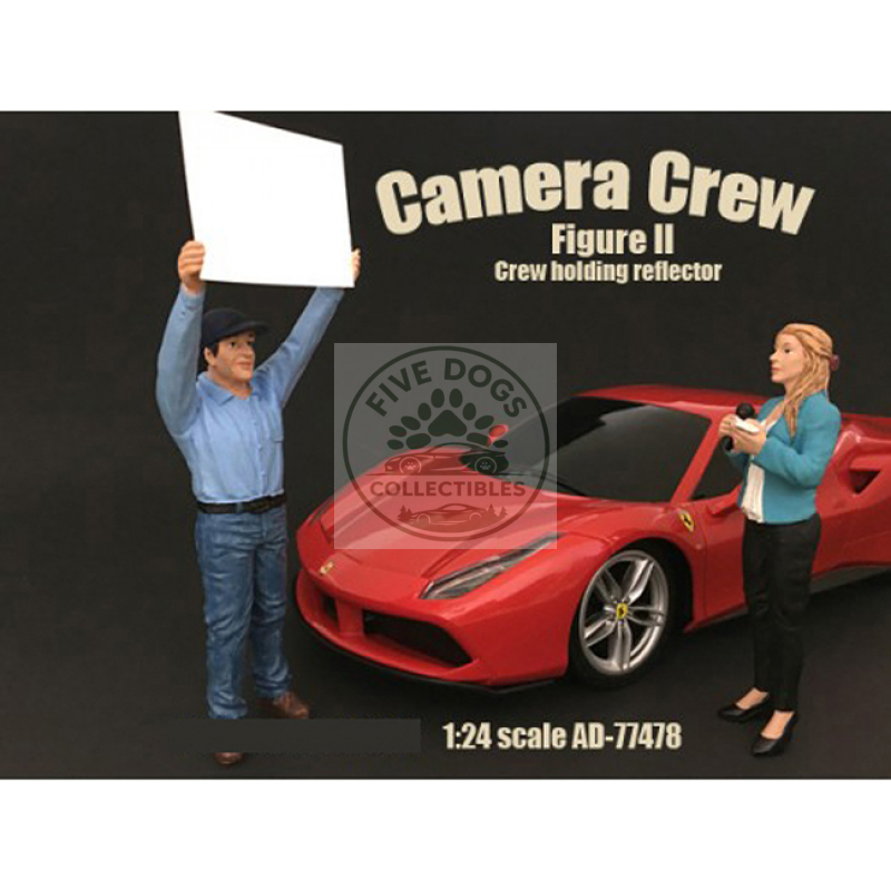 camera crew figure ii "crew holding reflector" for 1:24 scale models by american diorama