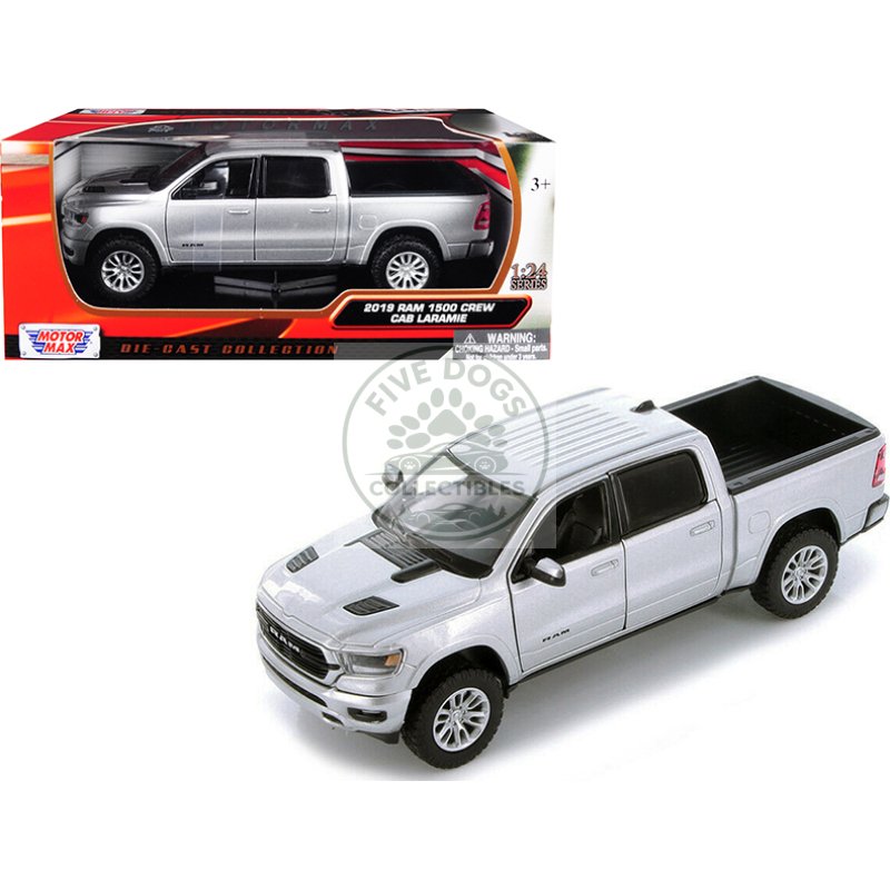 2019 ram 1500 laramie crew cab pickup truck silver metallic 1/24 diecast model car by motormax