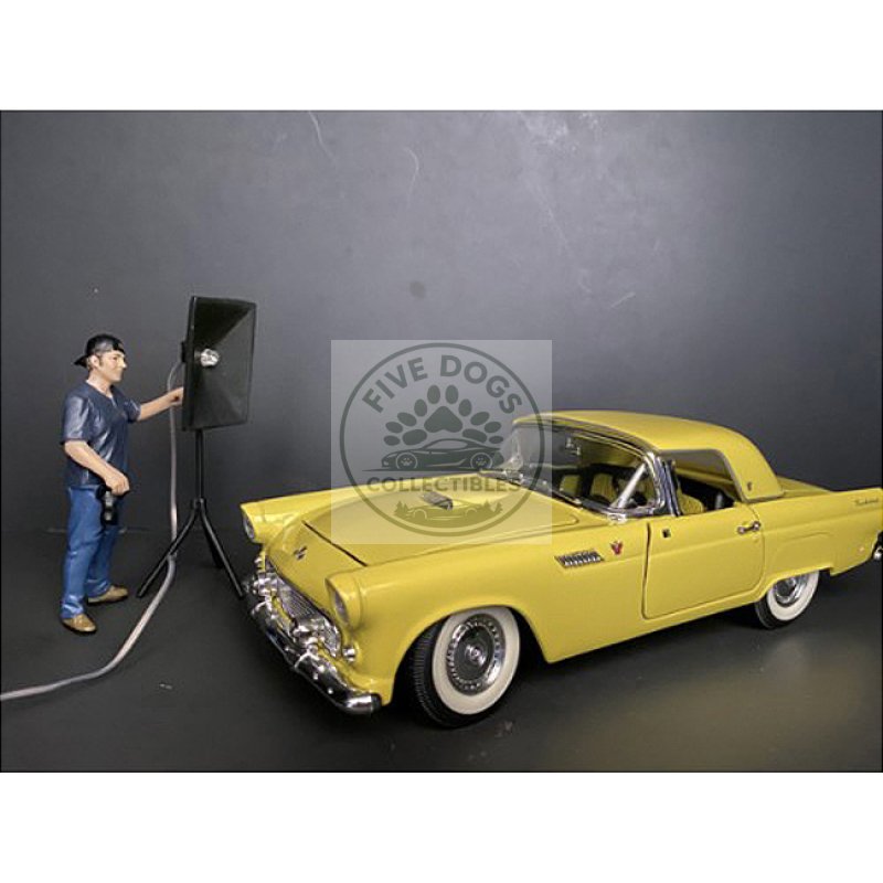 "weekend car show" figurine v for 1/24 scale models by american diorama