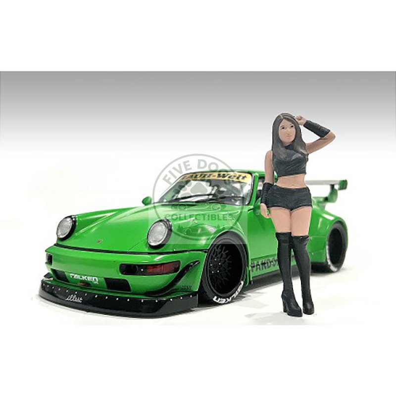 "auto salon girls" figure 2 for 1/18 scale models by american diorama