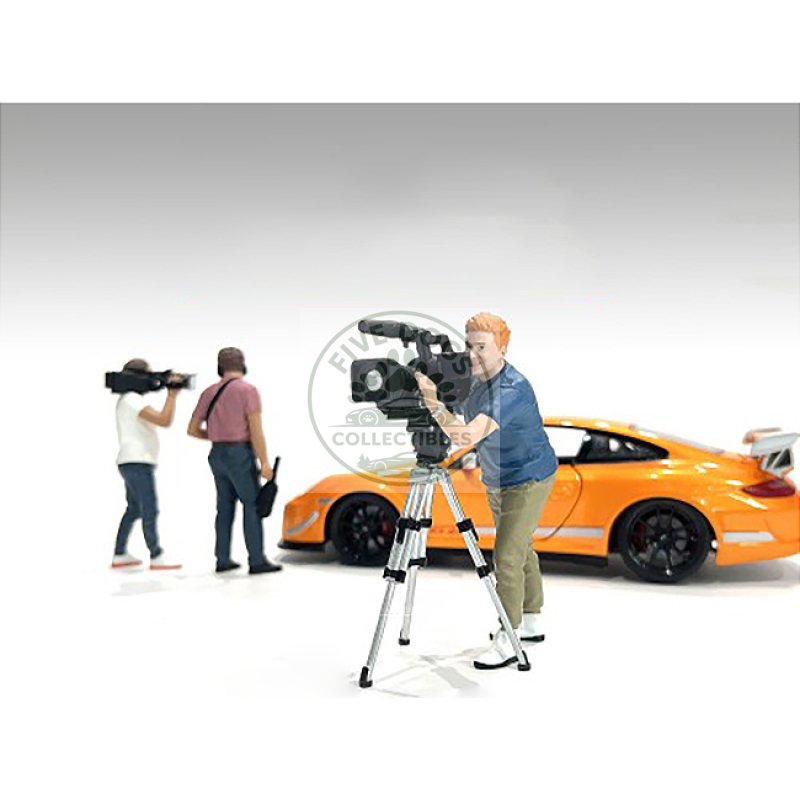 "on air" figure 5 with standing camera for 1/24 scale models by american diorama