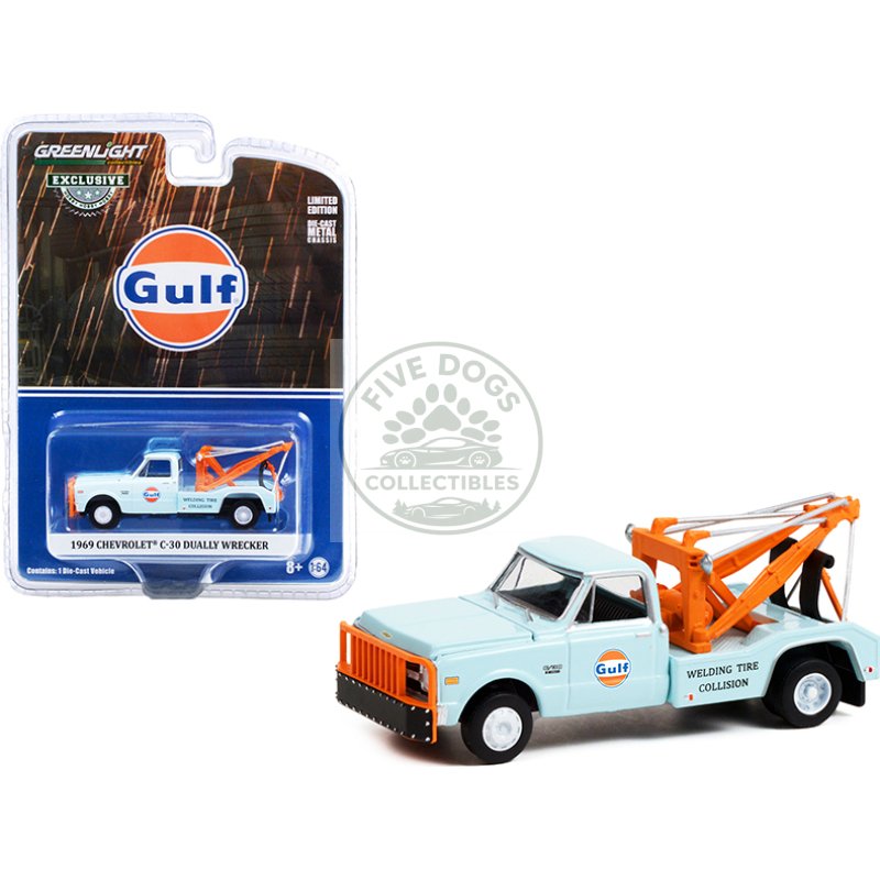 1969 chevrolet c 30 dually wrecker tow truck "gulf oil" light blue "welding tire collision" "hobby exclusive" 1/64 diecast model car by greenlight