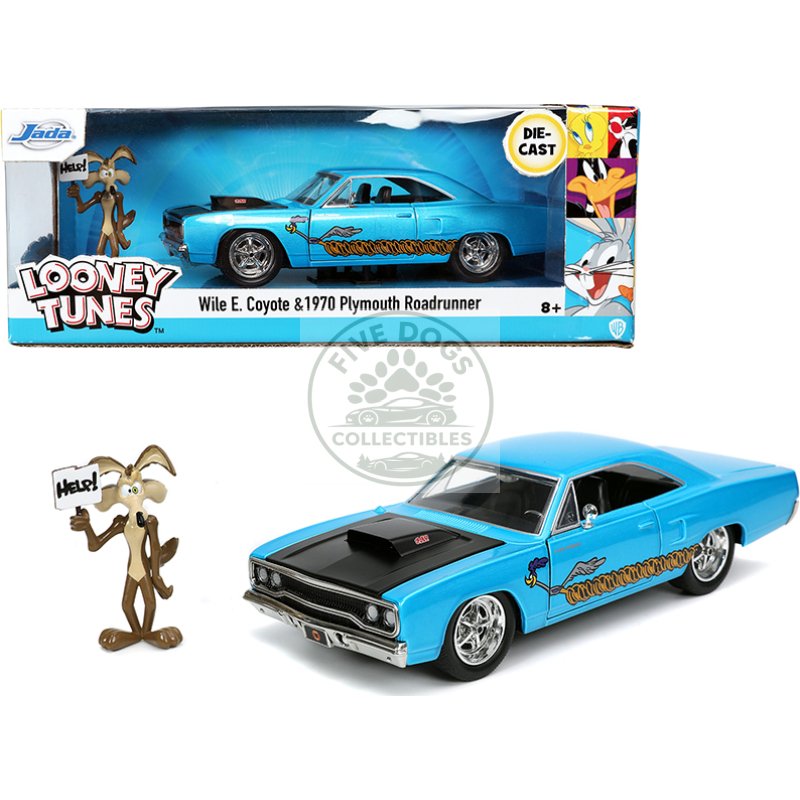 1970 plymouth 440 6bbl roadrunner light blue metallic with black hood and wile e. coyote diecast figurine "looney tunes" 1/24 diecast model car by jada