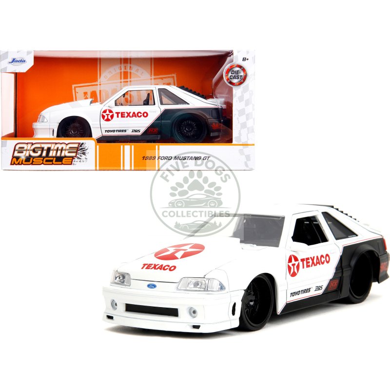 1989 ford mustang gt "texaco" white and matt black with graphics "bigtime muscle" series 1/24 diecast model car by jada