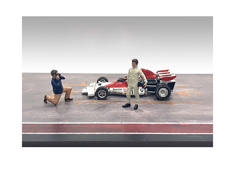 "race day" two diecast figures set 1 for 1/43 scale models by american diorama "race day" two diecast figures set 1 for 1/43 scale models by american diorama