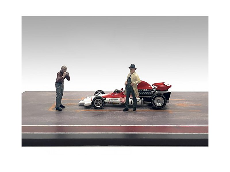 "race day" two diecast figures set 3 for 1/43 scale models by american diorama "race day" two diecast figures set 3 for 1/43 scale models by american diorama