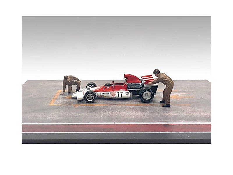 "race day" two diecast figures set 5 for 1/43 scale models by american diorama "race day" two diecast figures set 5 for 1/43 scale models by american diorama