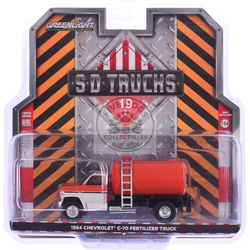 1984 chevrolet c 70 fertilizer truck red and white cab with red tank "s.d. trucks" series 19 1/64 diecast model by greenlight