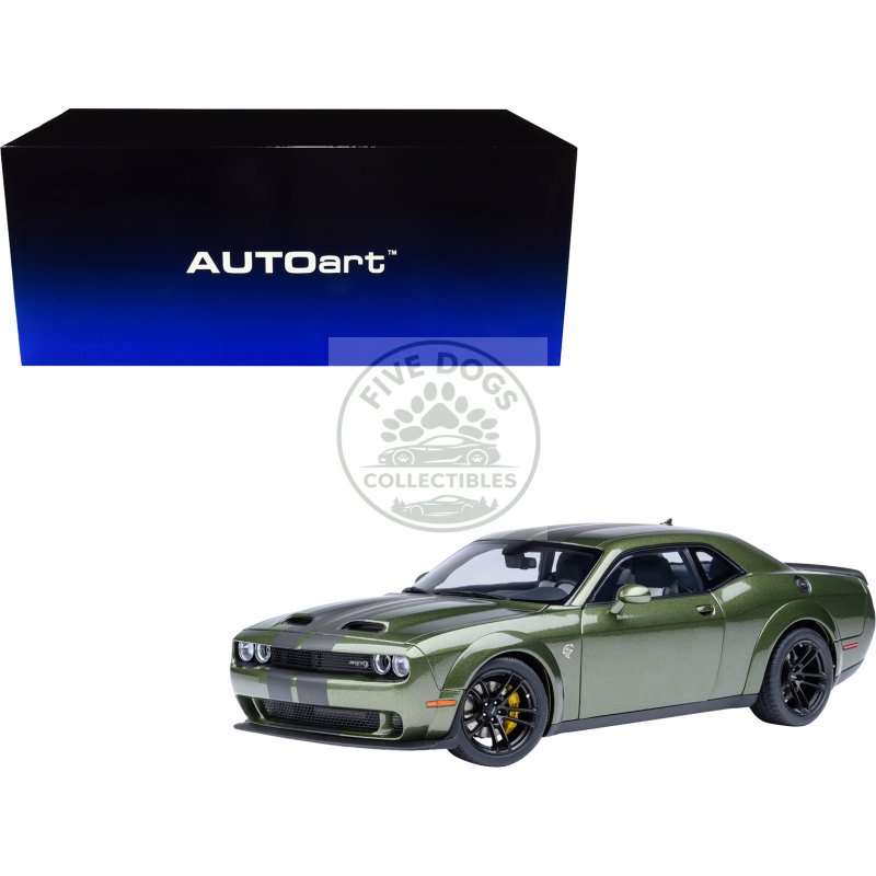 2022 dodge challenger srt jailbreak f8 green with carbon stripes 1/18 model car by autoart