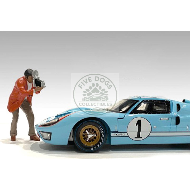 "race day 1" figurine iii for 1/18 scale models by american diorama