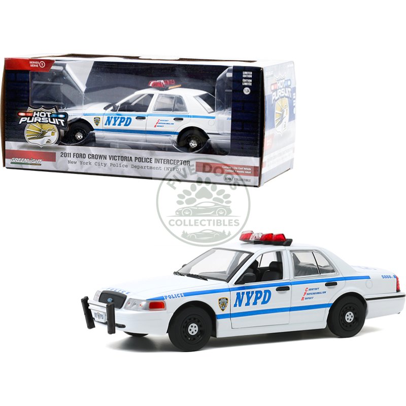 2011 ford crown victoria police interceptor "new york city police department" (nypd) white "hot pursuit" series 1/24 diecast model car by greenlight