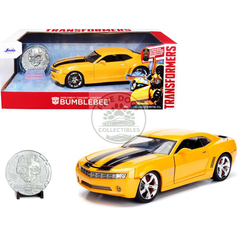 2006 chevrolet camaro concept yellow bumblebee with robot on chassis and collectible metal coin "transformers" movie 1/24 diecast model car by jada
