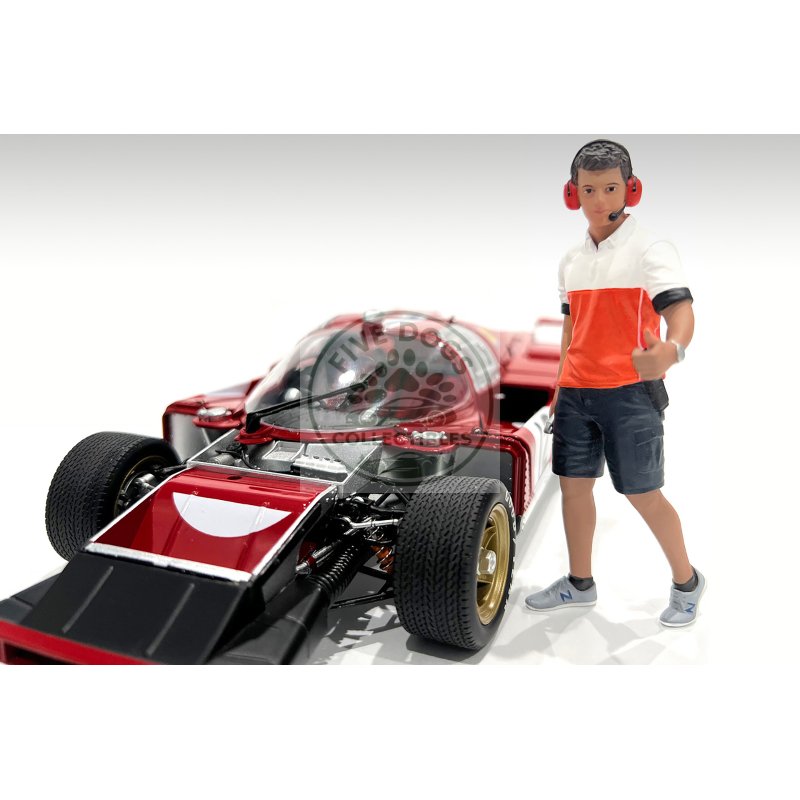 "race crew" figure #2 for 1/18 scale models by american diorama