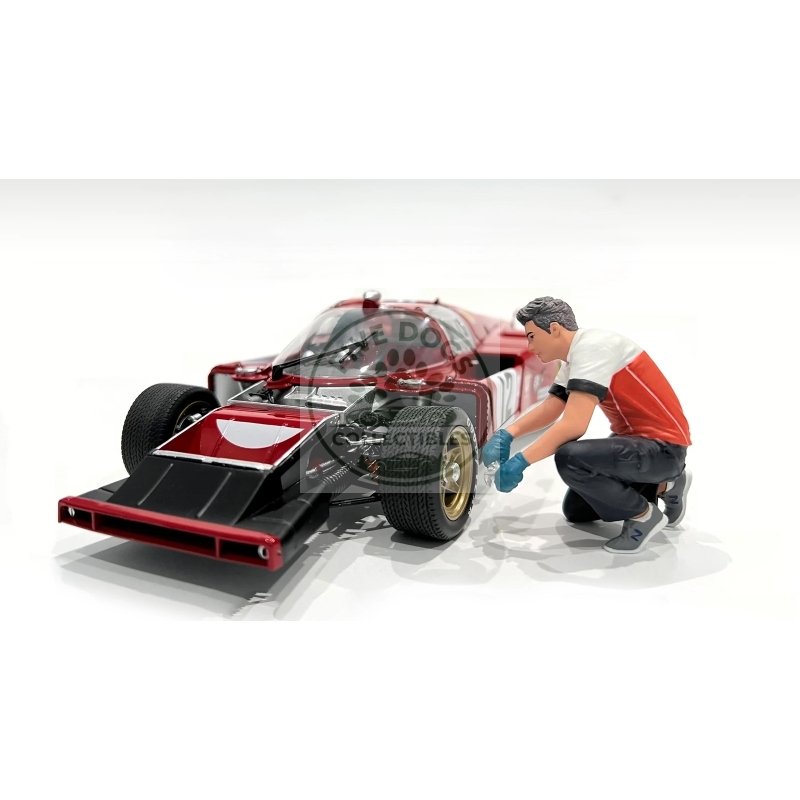 "race crew" figure #5 for 1/18 scale models by american diorama