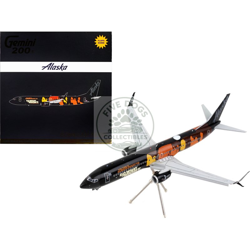 boeing 737 900er commercial aircraft with flaps down "alaska airlines our commitment" black with graphics "gemini 200" series 1/200 diecast model airplane by geminijets
