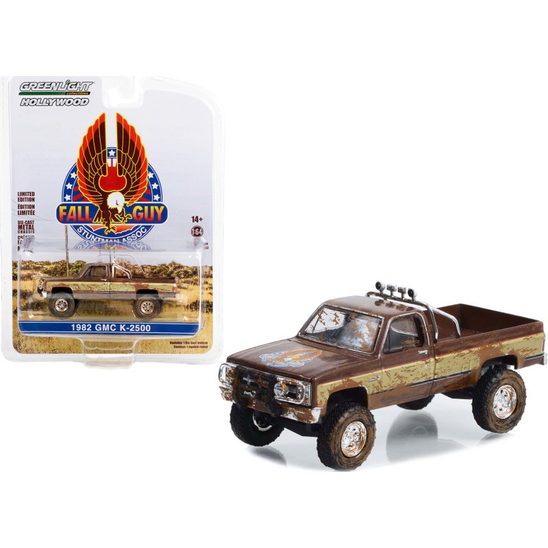 1982 gmc k 2500 sierra grande pickup truck brown and gold (dirty version) "fall guy stuntman association" hollywood special edition 1/64 diecast model car by greenlight